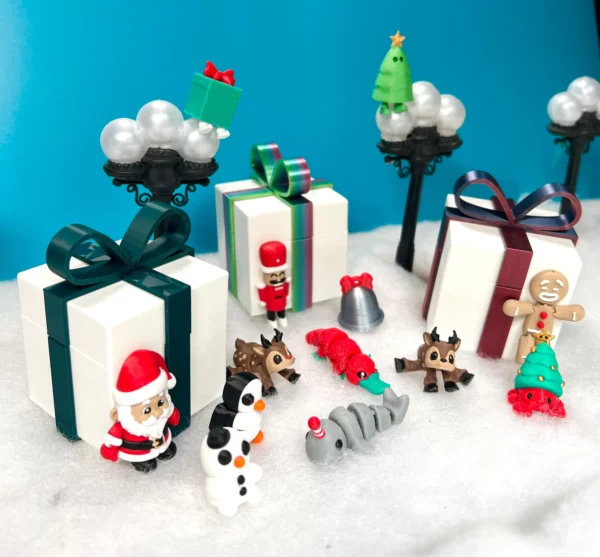 Christmas Snack Cake Container with Micro Mini Friends (extra small) - Image 8