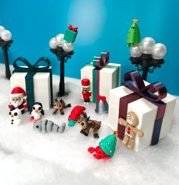 Christmas Snack Cake Container with Micro Mini Friends (extra small) - Image 9